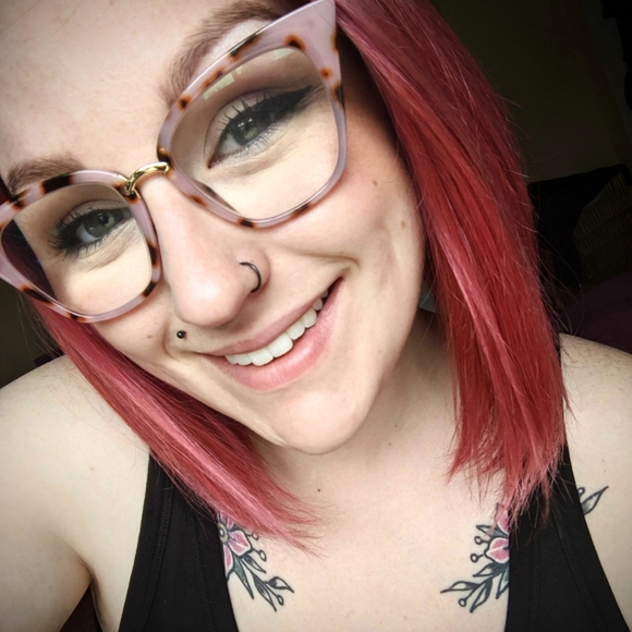 Meet your Posher, Megan - Picture 3 of 4